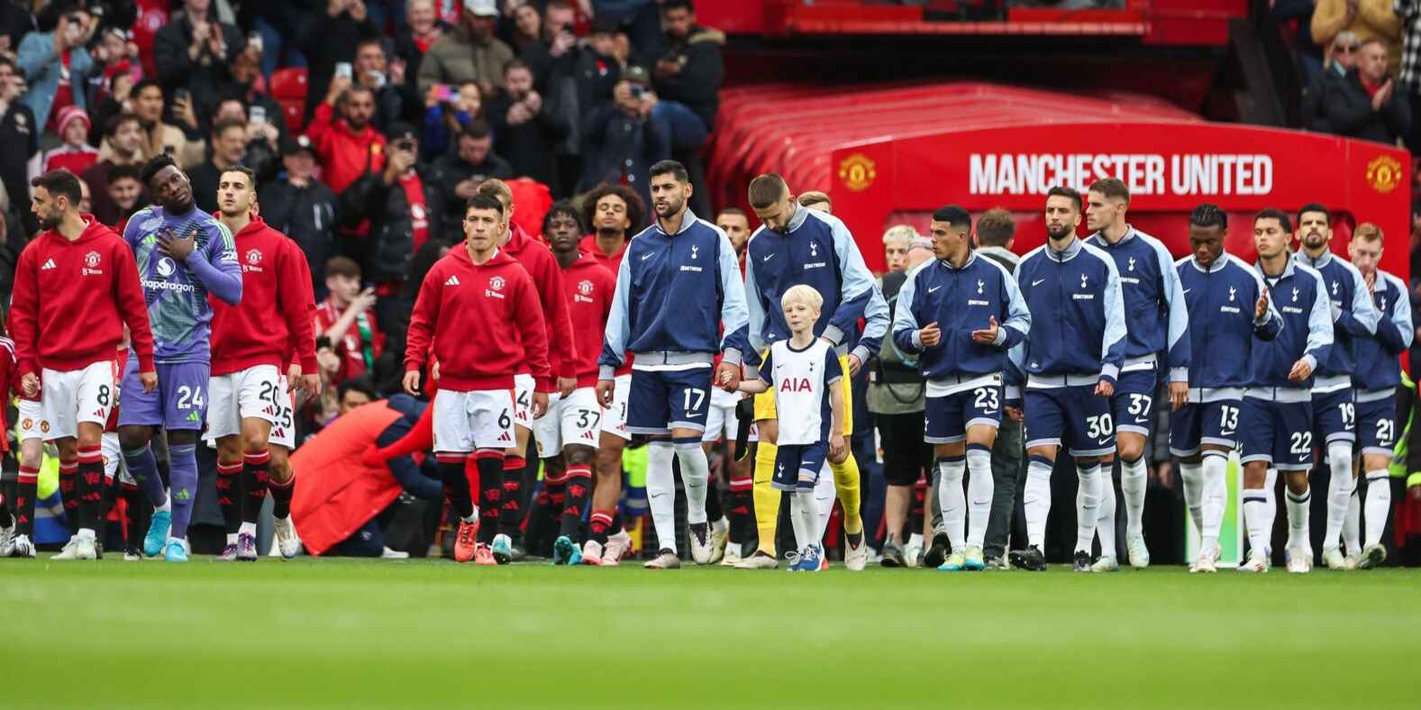 Manchester United vs Tottenham Hotspur Walk Out