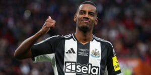 Alexander Isak playing for Newcastle United at the Carabao Cup Final