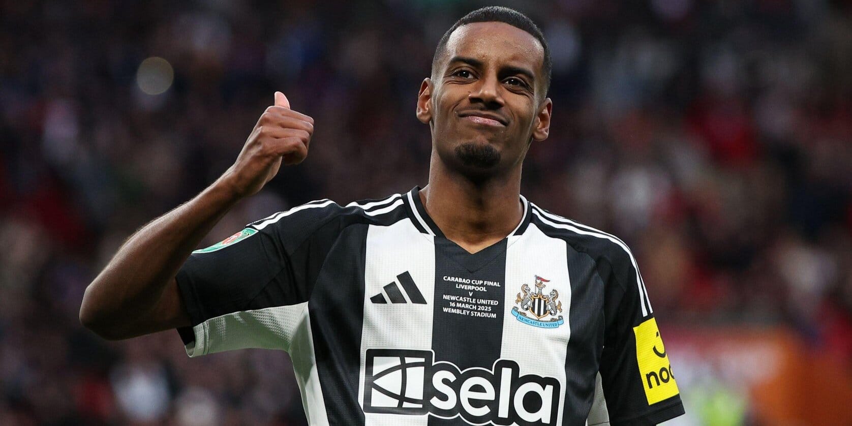 Alexander Isak playing for Newcastle United at the Carabao Cup Final