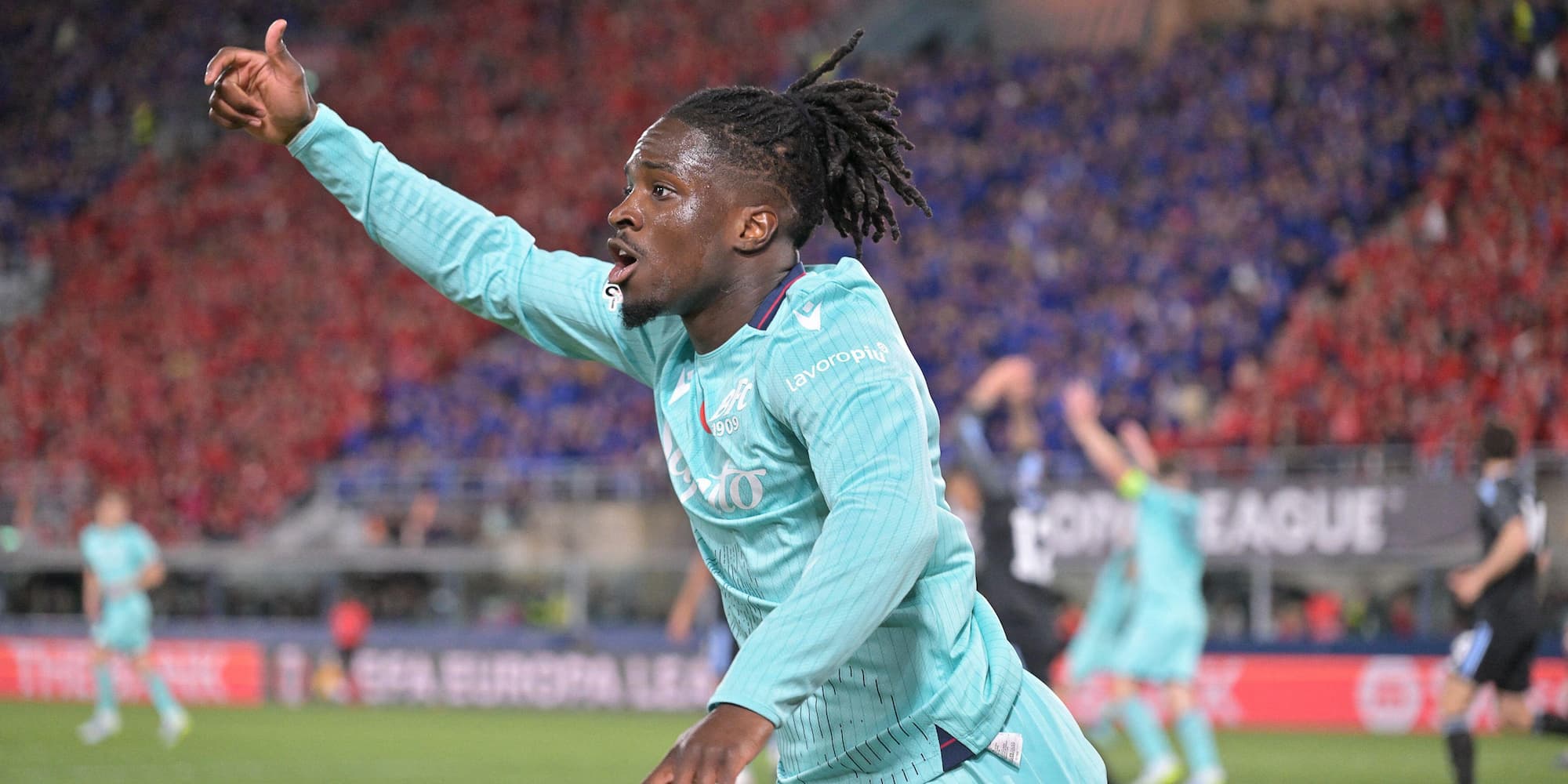 Jonathan Rowe celebrating scoring a goal for Bologna