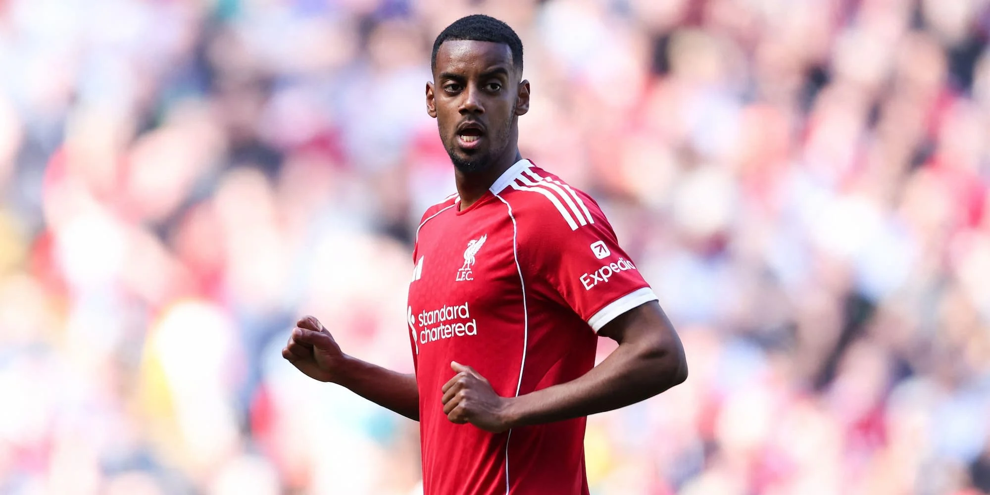 Alexander Isak playing football for Liverpool