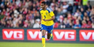 Alexander Isak playing football for Sweden