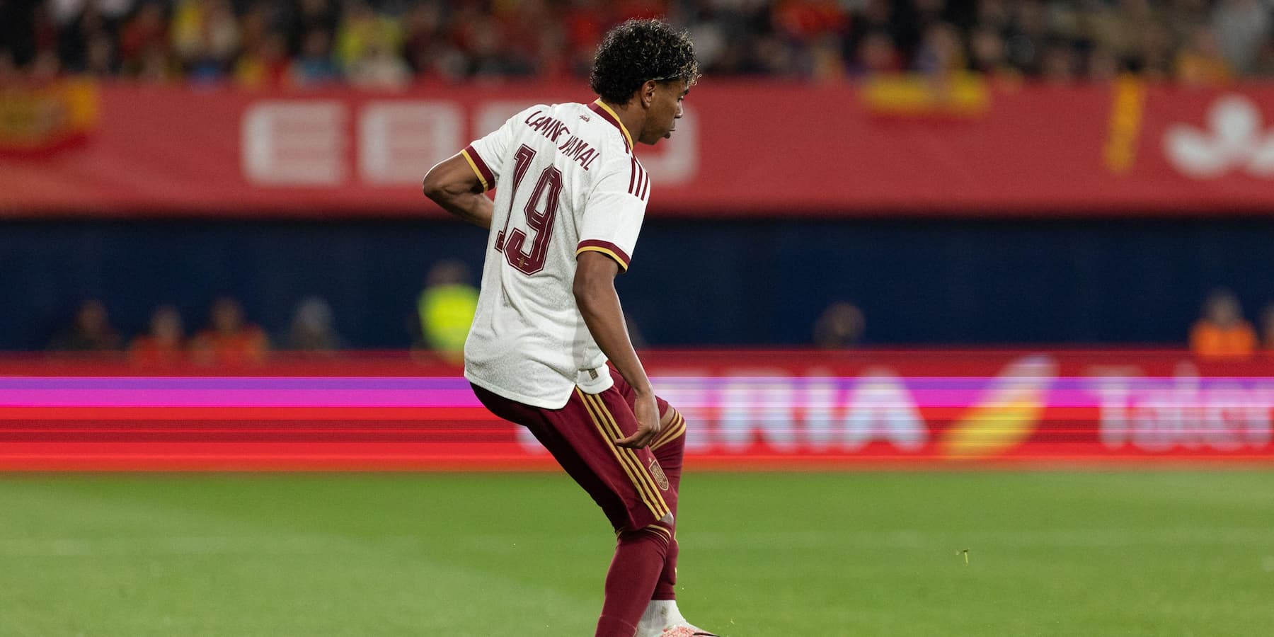 Lamine Yamal playing for Spain against Serbia